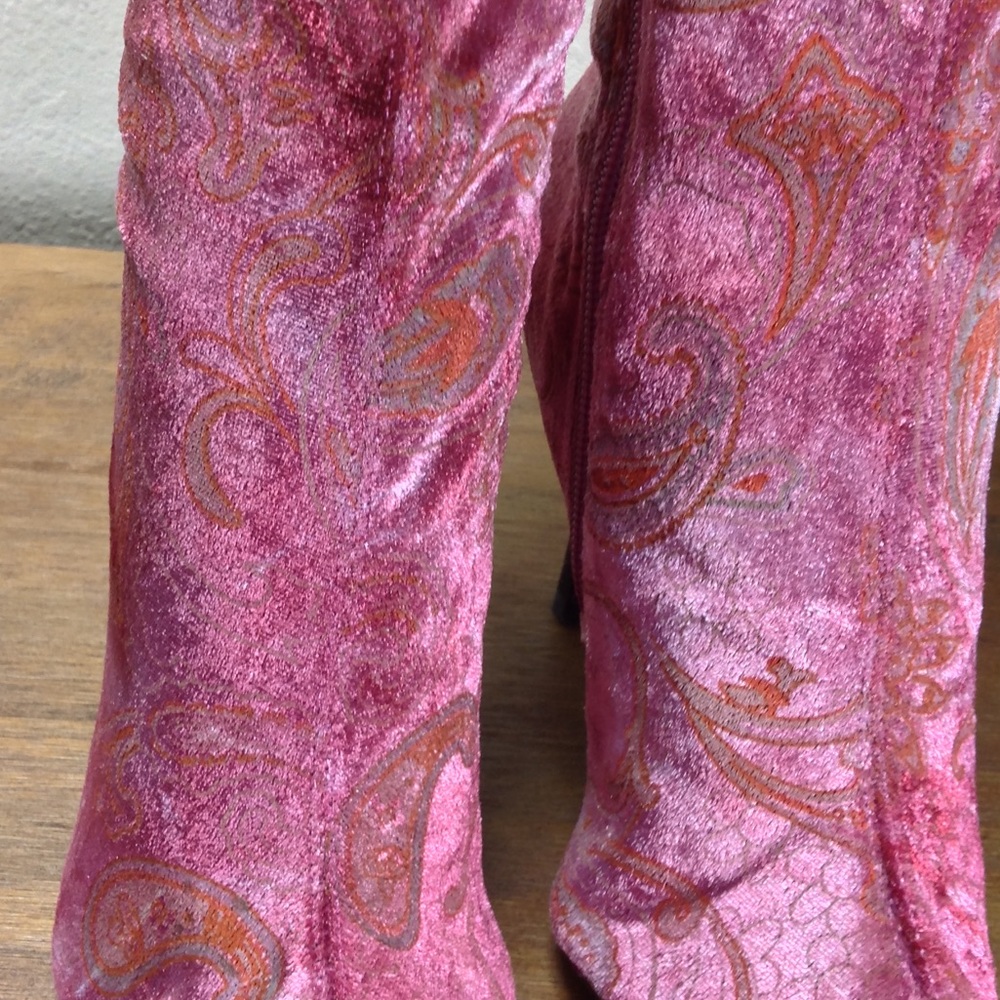 ❌Luichiny Pink Print Velvet Pointed Stiletto Boots - Picture 3 of 8